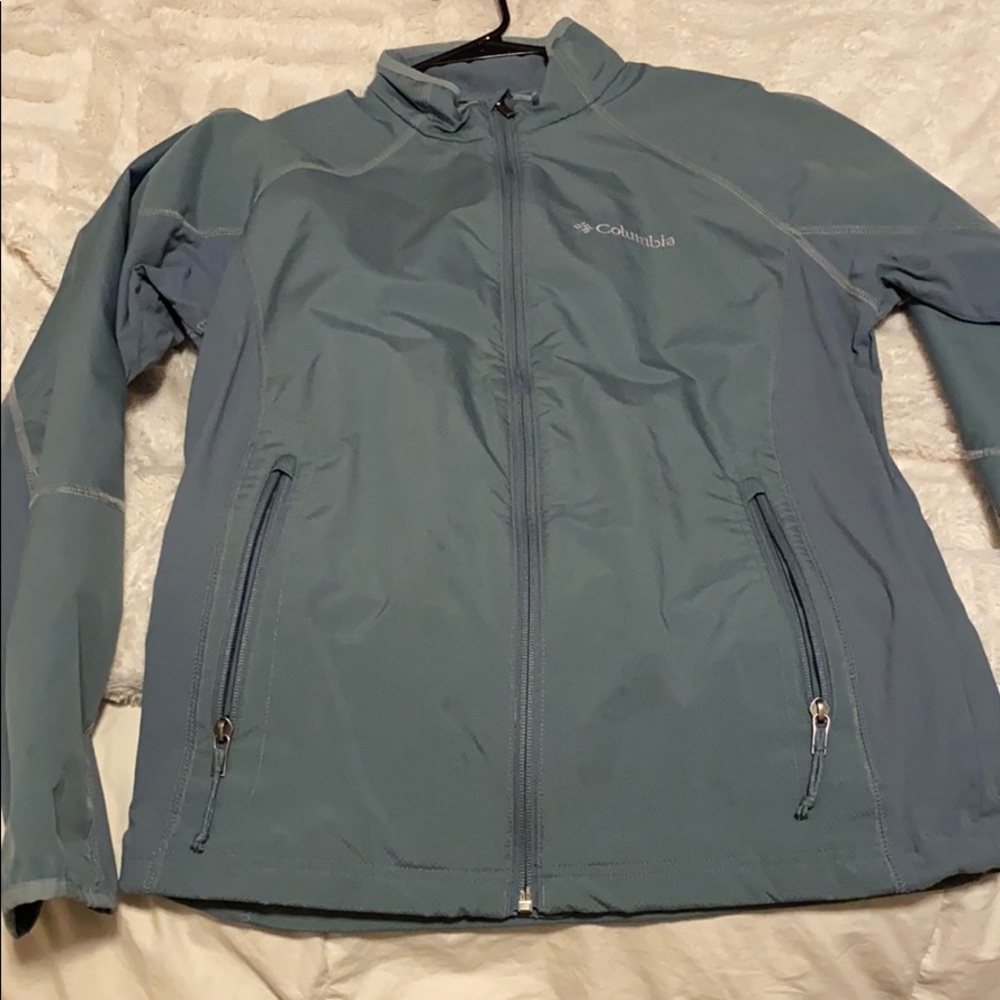 Columbia wind breaker